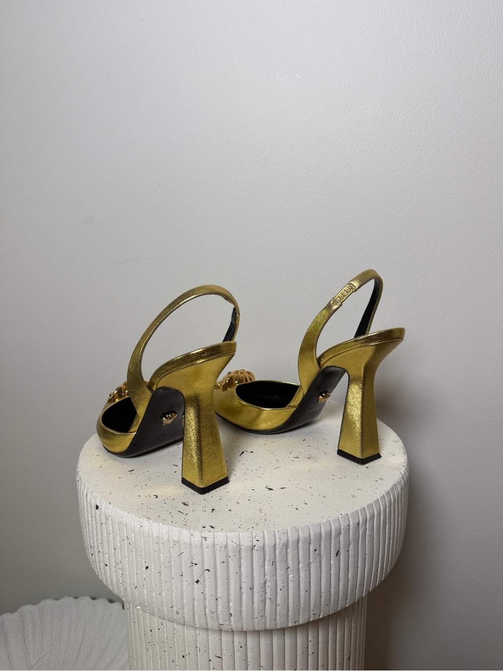 Versace Metallic Gold Pointed Slingback Heels with Medusa Detail: size 38.5 - Picture 4 of 8